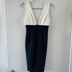 Alice + Oliva Black/White Deep Plunge Fitted Cocktail Dress